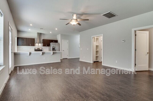 Building Photo - 17604 Sunny Hollow Rd