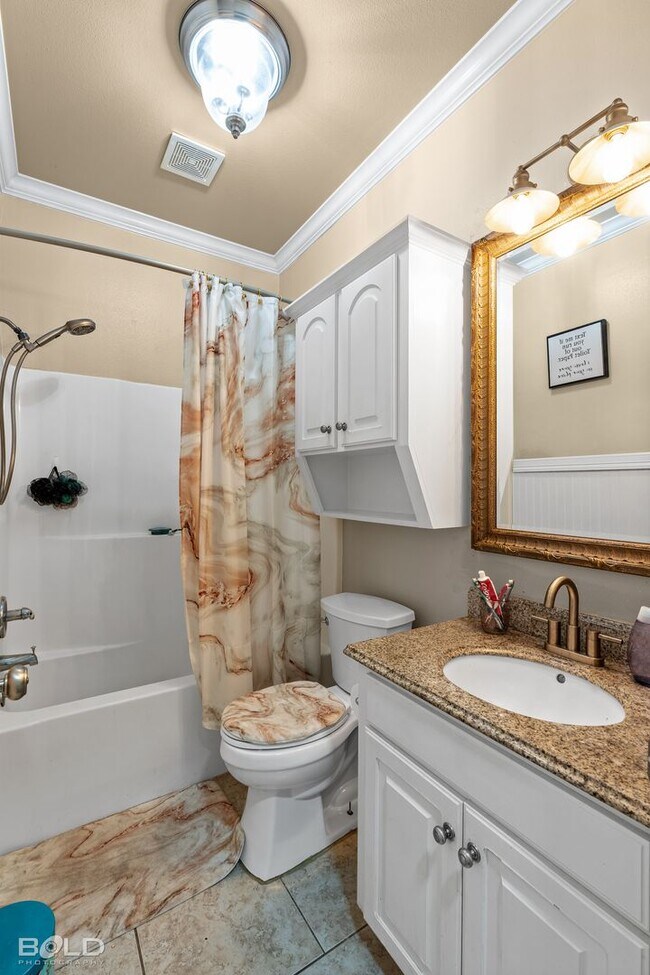 Building Photo - Check Out this 4 Bed 2 Bath with A Pool and Hot Tub