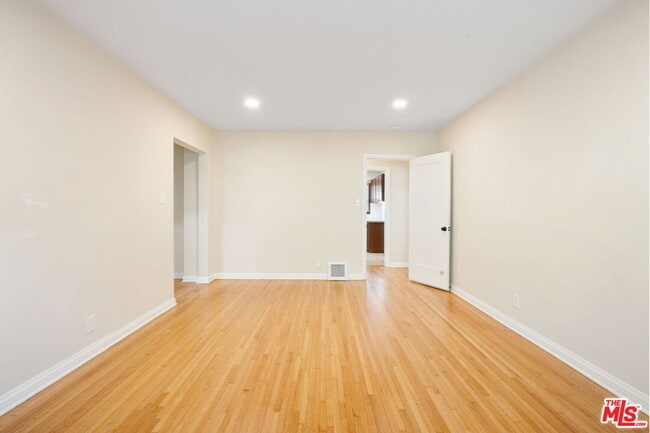 Building Photo - 2148 Prosser Ave