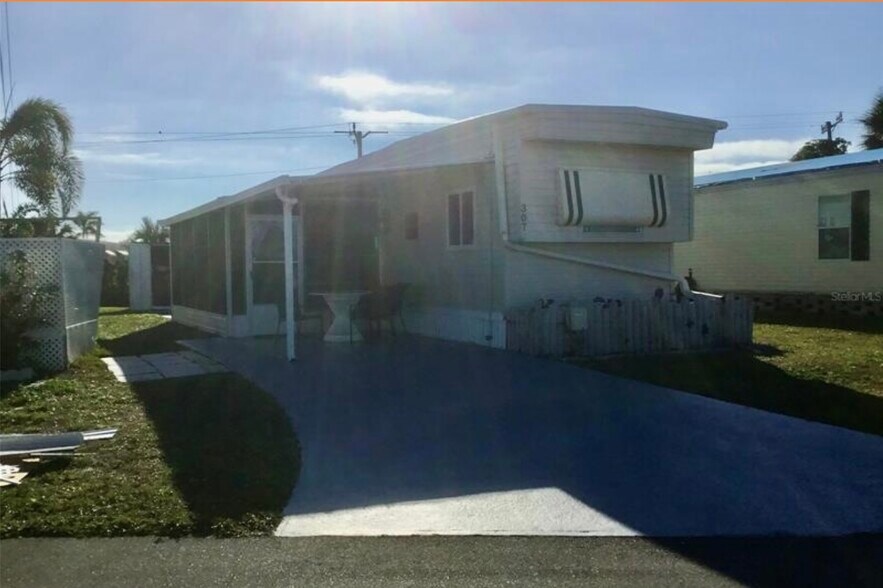 Building Photo - 307 Marlette Dr