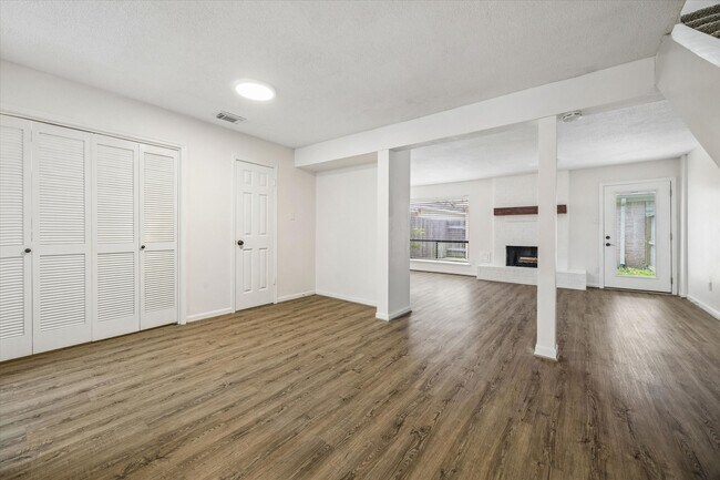 Building Photo - 1323 Reddleshire Ln