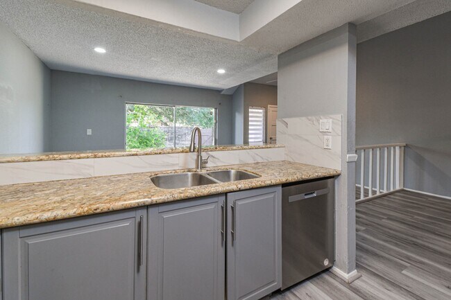 Building Photo - 12663 Wellington Park Dr