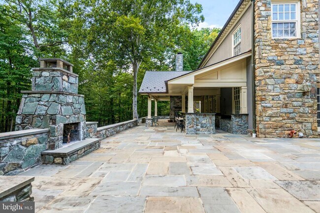 Building Photo - 8705 Belmart Rd