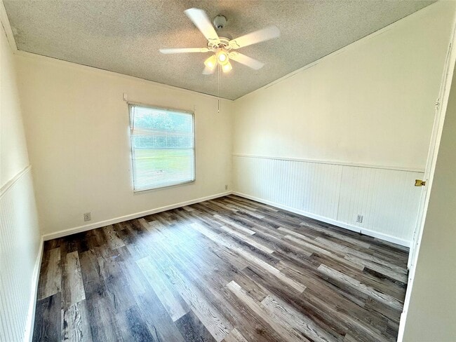 Building Photo - 833 Algoa-Friendswood Rd
