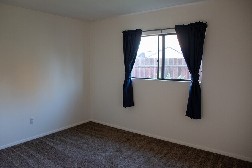 Building Photo - 3292 Karok Ave