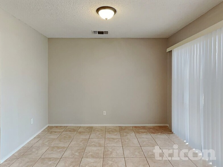 Building Photo - 2637 Bennington Ct