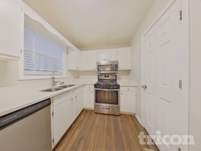 Building Photo - 119 Ashford Dr