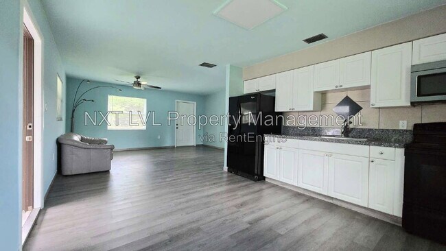 Building Photo - 2095 Eloise Cir