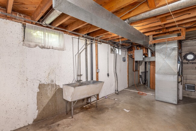 Building Photo - 3011 W Dalke Ave