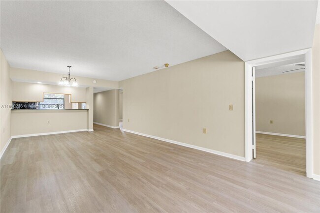 Building Photo - 3650 Whitehall Dr