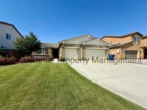Building Photo - Spacious 4 Bed/2 Bath SW Bakersfield Home w/ RBP & $0 Deposit Option