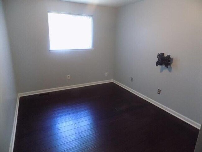 Building Photo - 2127 Hopkins Dr