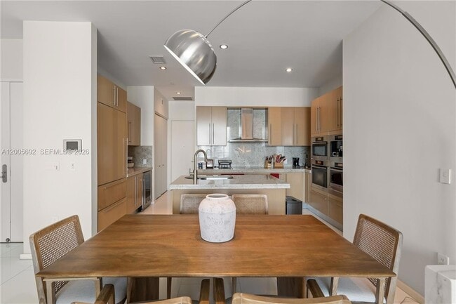 Building Photo - 900 Brickell Key Blvd