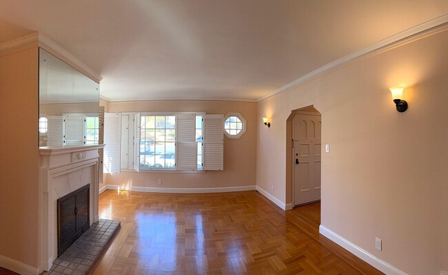 Building Photo - UPDATED BRIGHT 2000sf 4BR/2BA Monterey Hei...