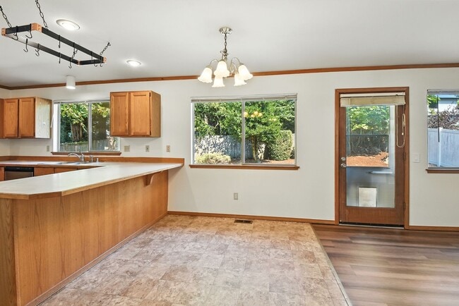 Building Photo - 3Bd/2.5Ba Kirkland Home