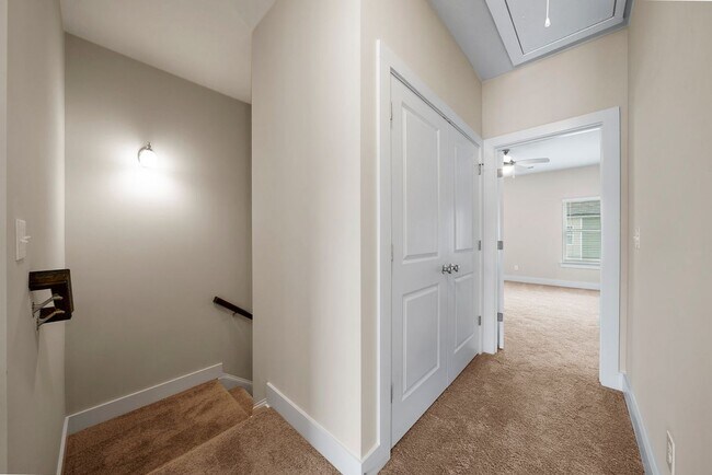 Building Photo - 3761 Oxford Cir