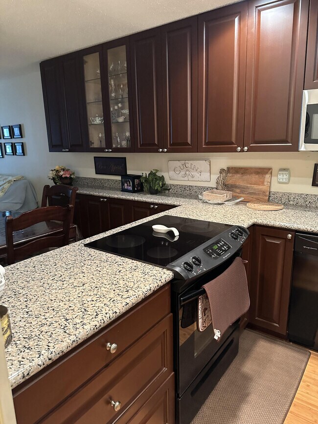 Building Photo - 650 Snug Harbor Dr