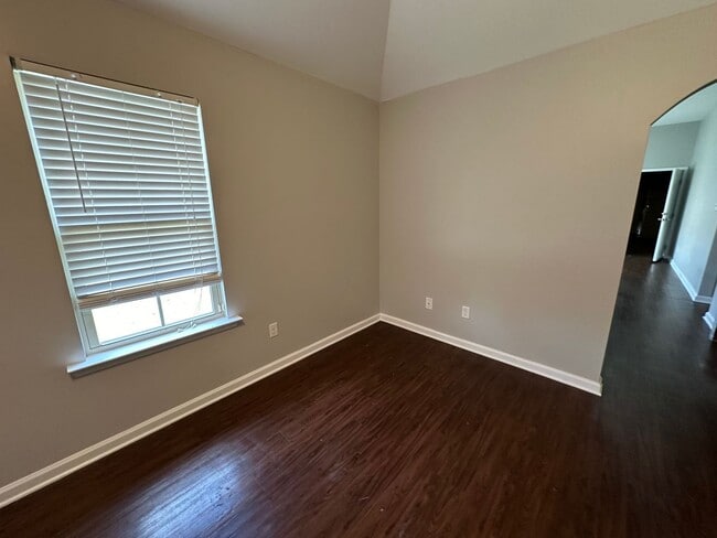 Building Photo - 1307 Larkin Ave