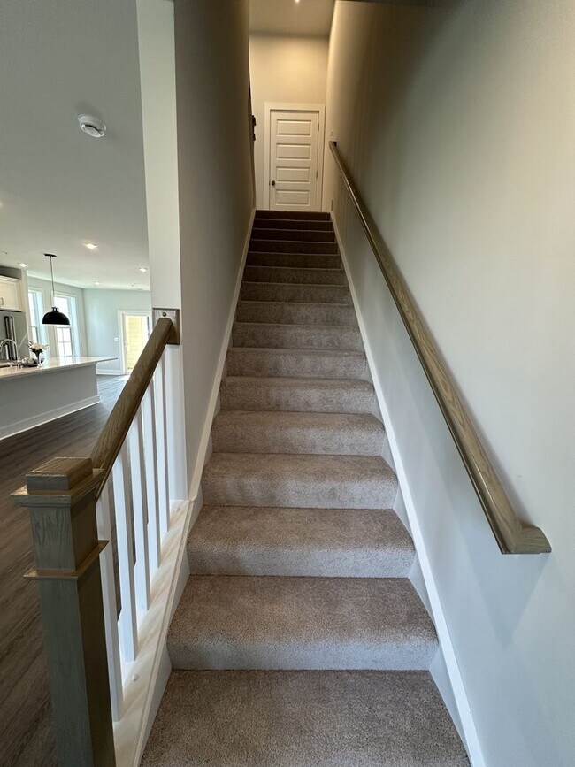 Building Photo - For Rent: Luxurious Short Pump Condo at Ga...