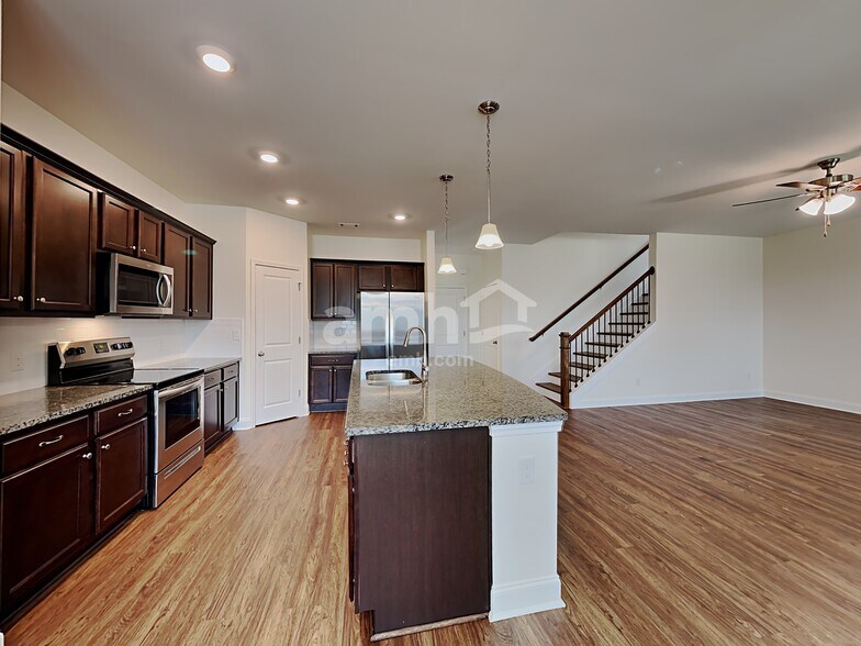 Building Photo - 5105 Jack Byrnes Dr