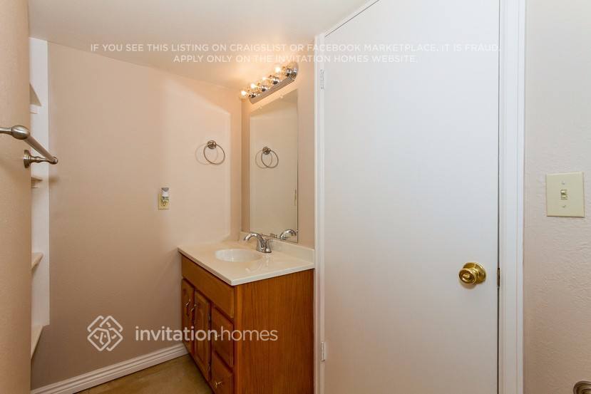 Building Photo - 9276 Clermont Dr