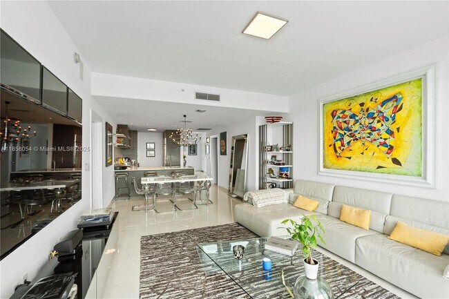 Building Photo - 900 Biscayne Blvd