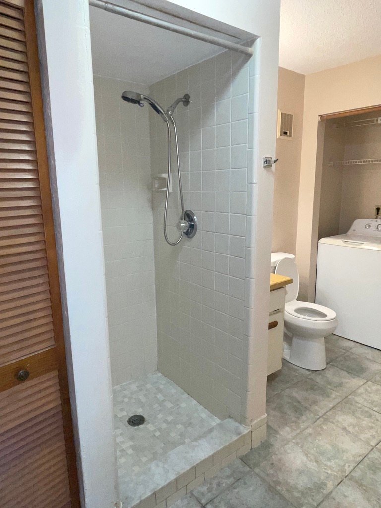 Building Photo - 2085 Oak Meadow Cir