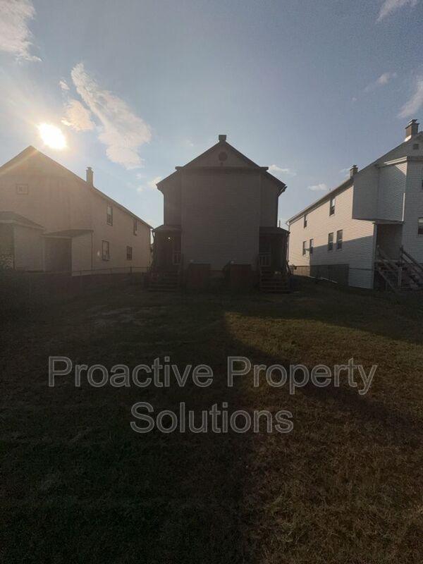Building Photo - 415-417 17th Ave