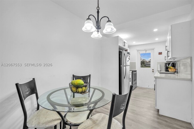 Building Photo - 6550 Royal Palm Blvd