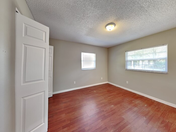 Building Photo - 2755 Ravenall Ave