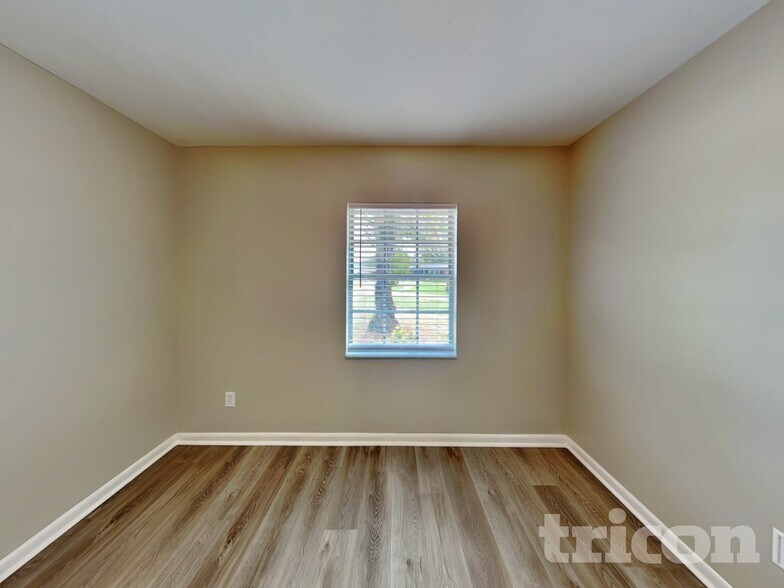 Building Photo - 1404 Fernwood Pl
