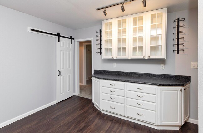Building Photo - NEWLY UPDATED!! 3 Bedroom, 2 Bathroom Home in Des Moines!