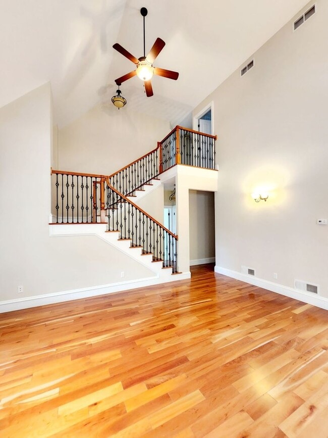 Building Photo - 5 bed/3.5 bath home on Lakeview Golf Resor...