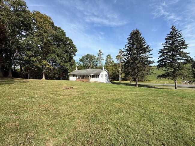 Building Photo - Three Bedroom Bellefonte Ranch