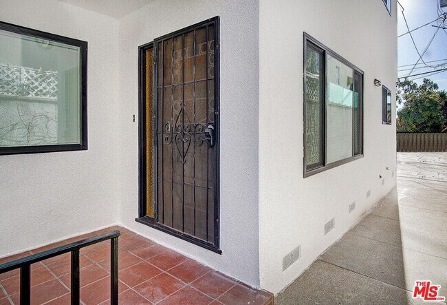 Building Photo - 722 Lincoln Blvd
