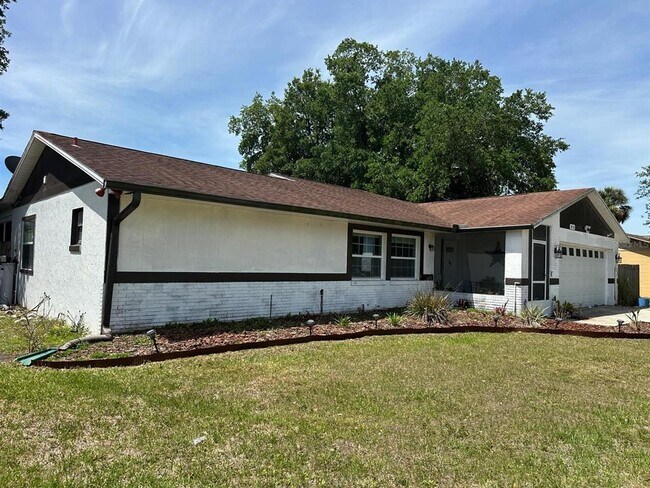 Building Photo - 818 Mendoza Dr