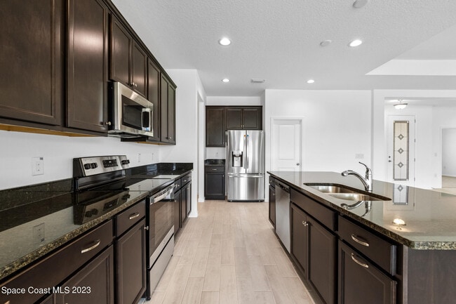 Building Photo - 285 Loymer Cir