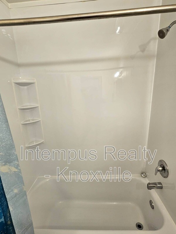 Building Photo - 323 Chickamauga Ave