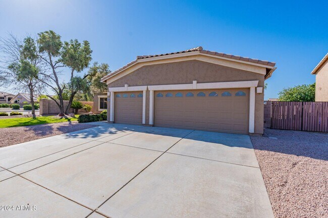 Building Photo - 1245 E San Carlos Way
