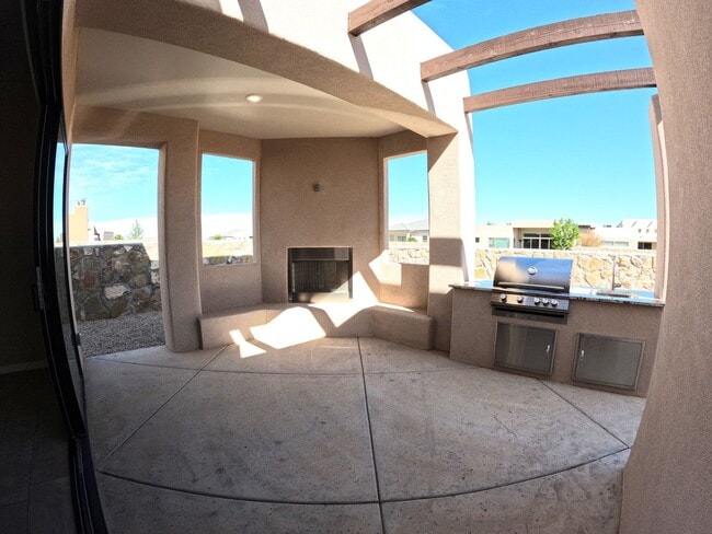 Building Photo - 3729 Santa Clarita Ave