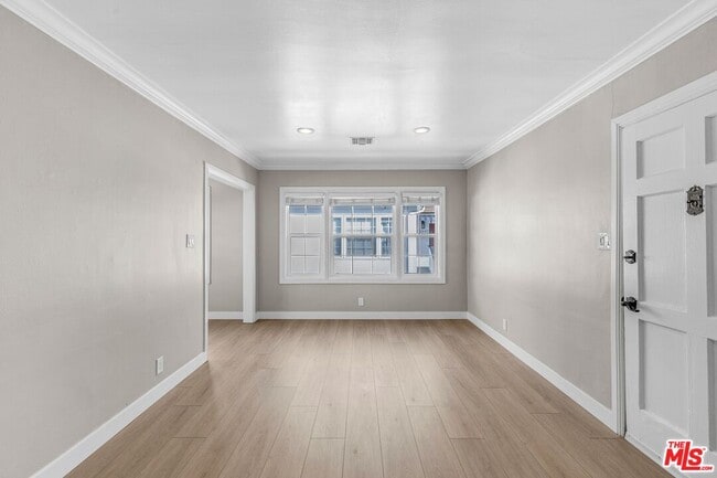 Building Photo - 1/2 W Olympic Blvd