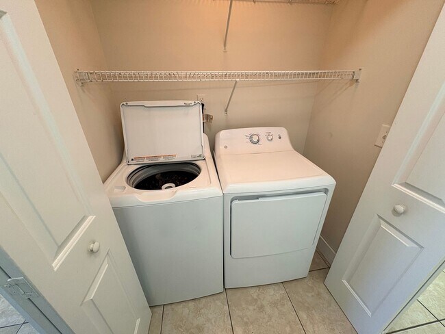 Building Photo - Welcome To The Estates At Westbury