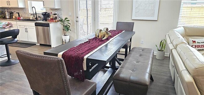 Building Photo - 404 Starbuck Parkway