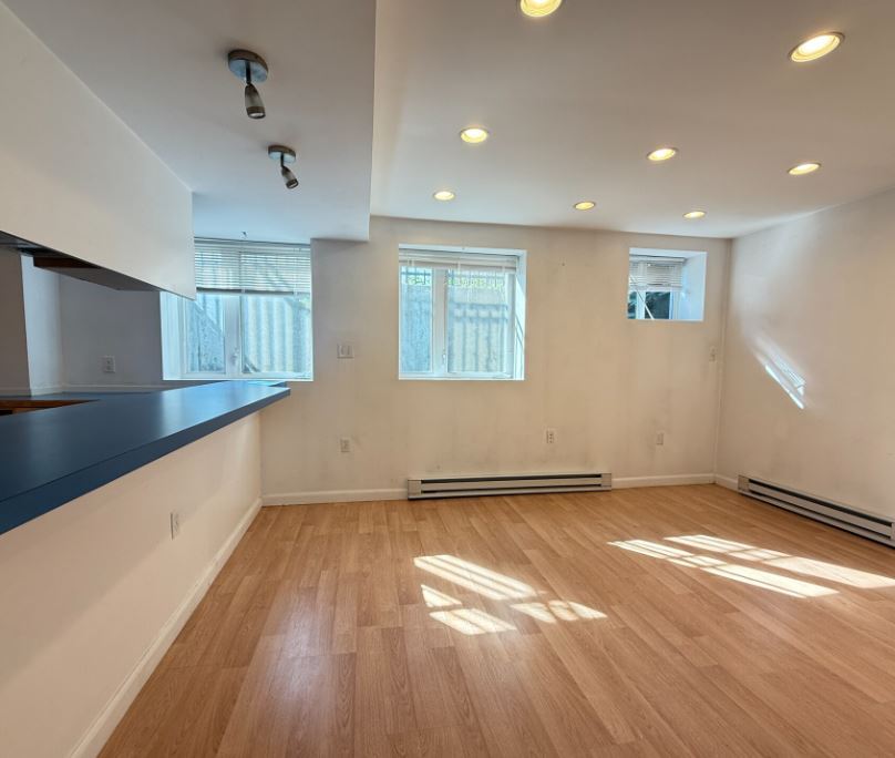 Building Photo - 43 May St