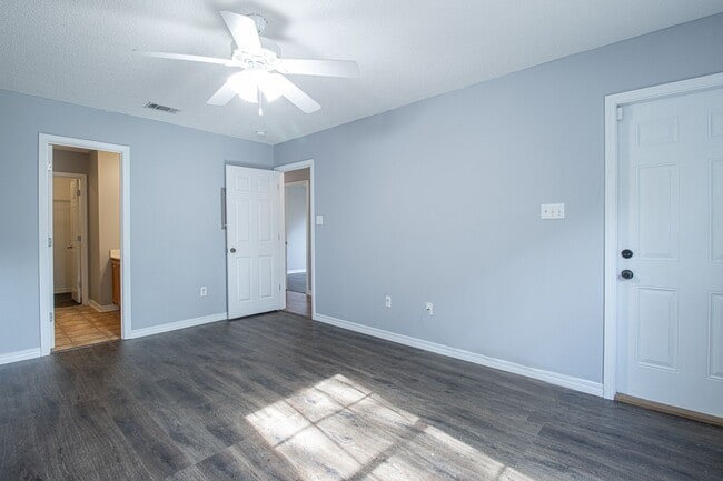 Building Photo - 4393 Wigwam Dr