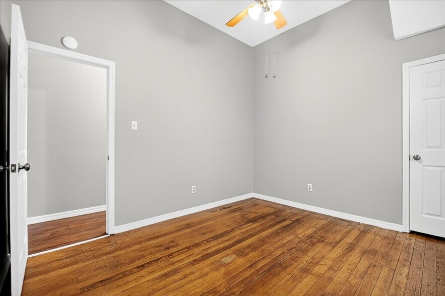 Building Photo - 2350 S 10th St