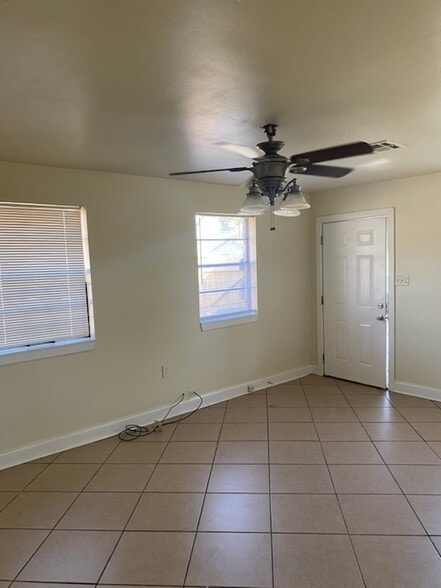 Building Photo - 8701 Dinkins St