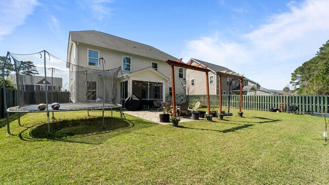 Building Photo - Beautifully Upgraded Home with Outdoor Fire Pit and Fenced Backyard in Buckhead East