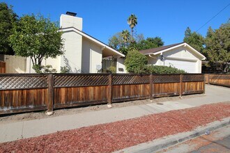 Building Photo - 3 bd 2 ba, House With Pool (San Carlos 92119)