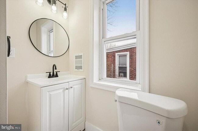 Building Photo - 5023 Keyser St